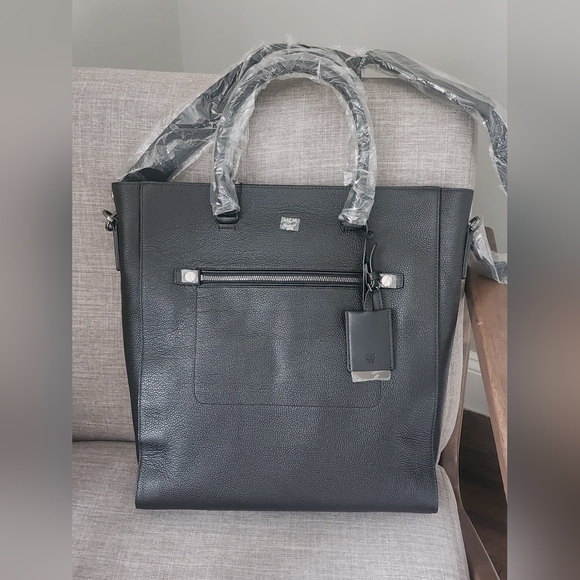 $1250 Brand New MCM Markus Leather Men Medium Shoulder Bag Black - Picture 1 of 14